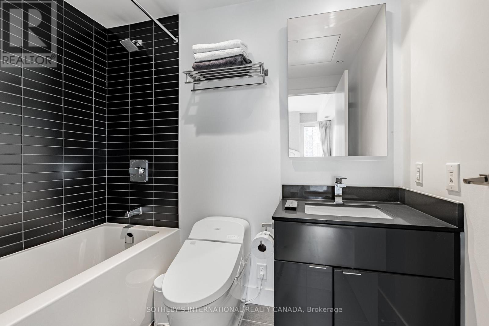 #4511 7 GRENVILLE STREET - 17