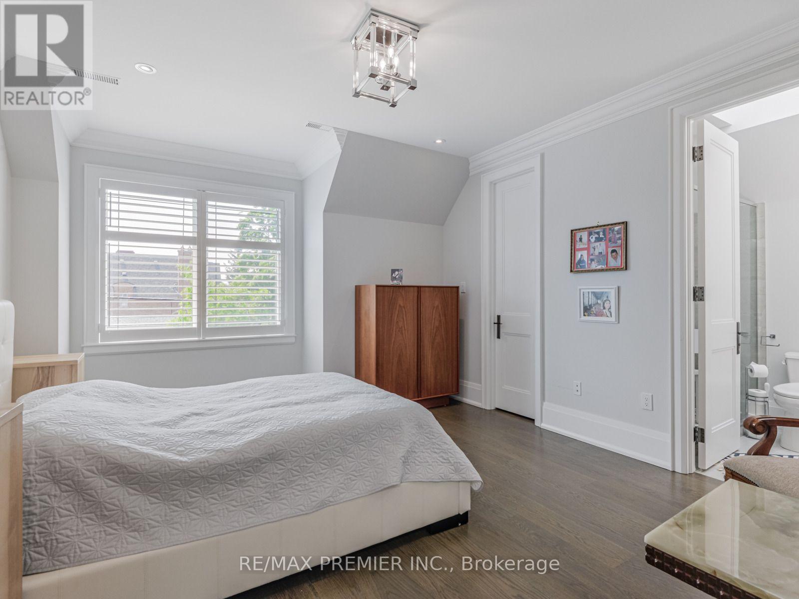 111 CODSELL AVENUE - 25