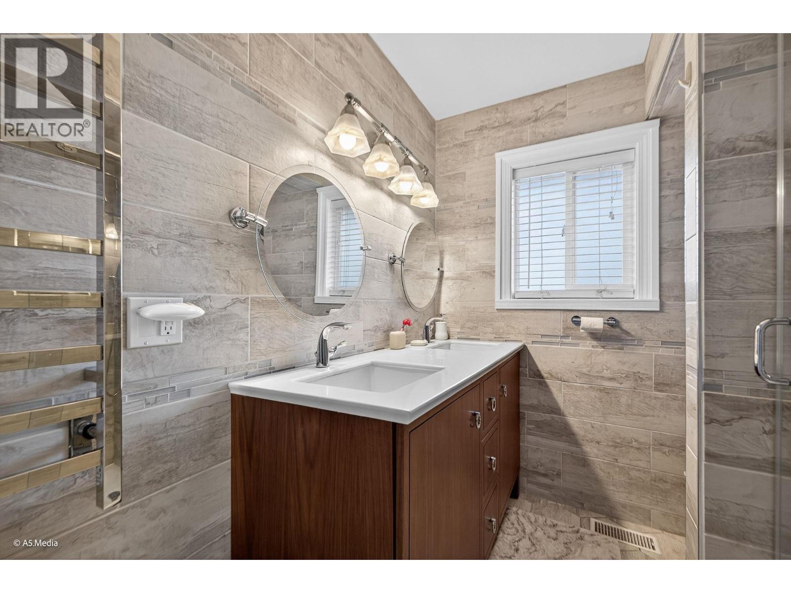 House in Maple Ridge - Image 10