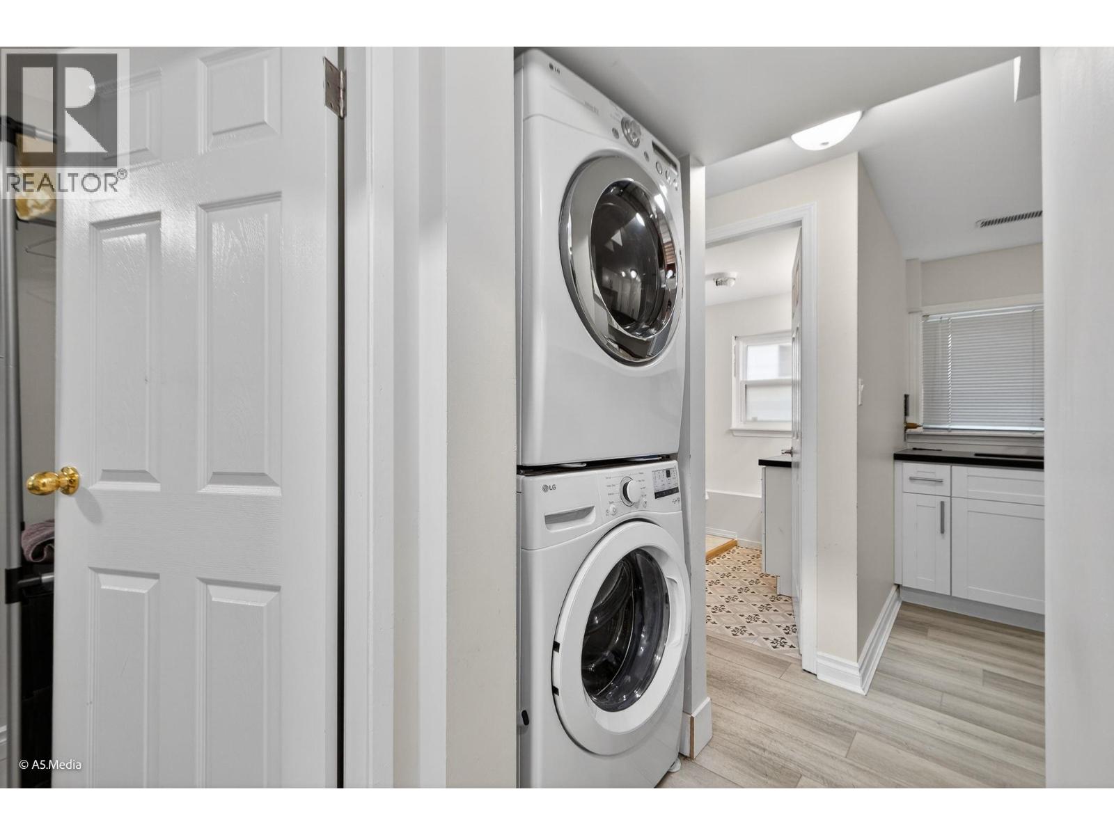 House in Maple Ridge - Image 31