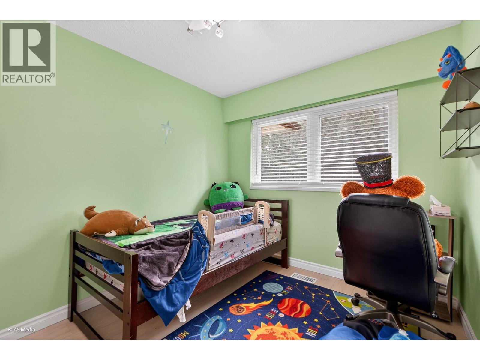 House in Maple Ridge - Image 3