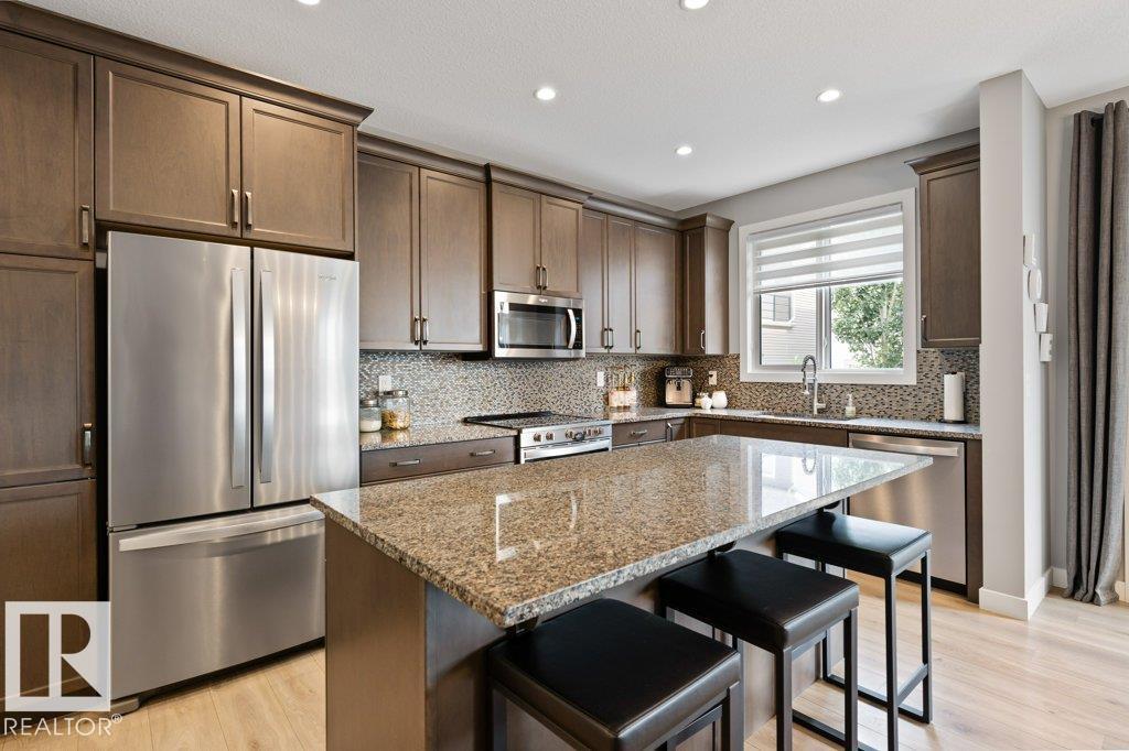 20008 18 AV NW, Edmonton