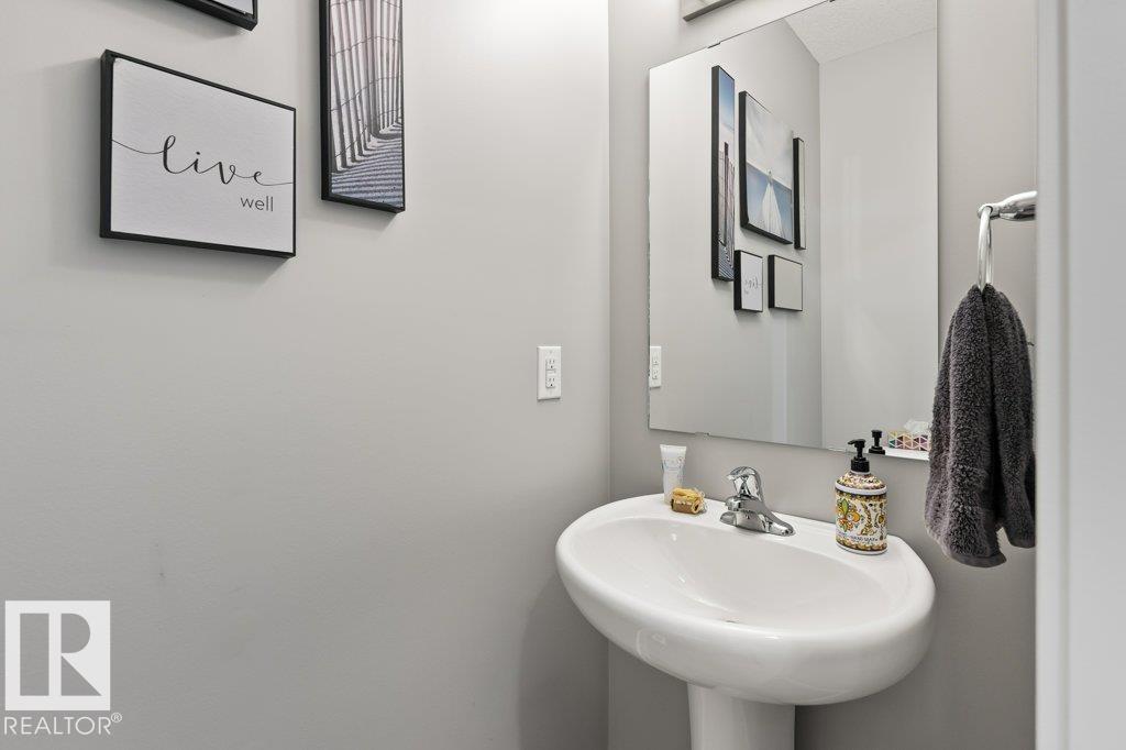 20008 18 AV NW, Edmonton