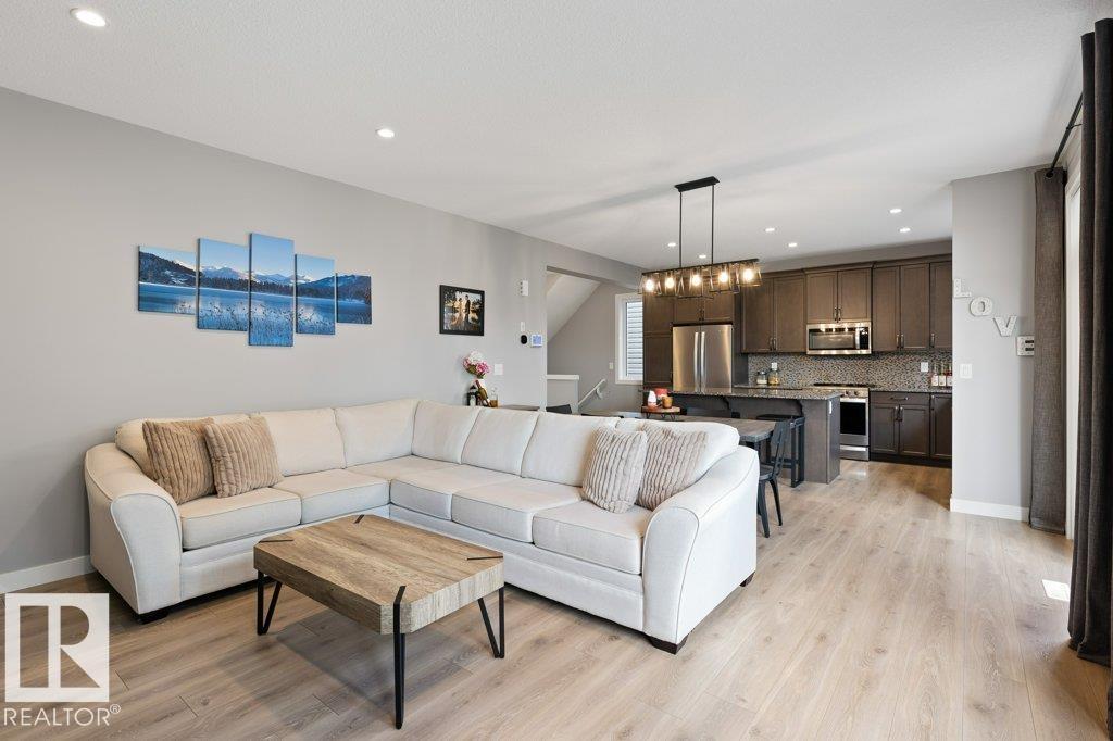 20008 18 AV NW, Edmonton