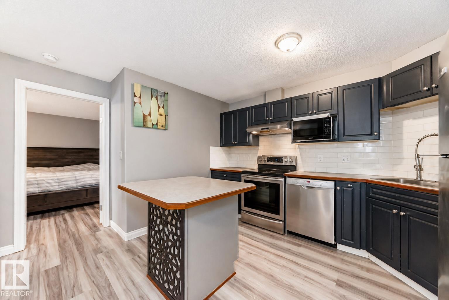 #102 16221 95 ST NW, Edmonton