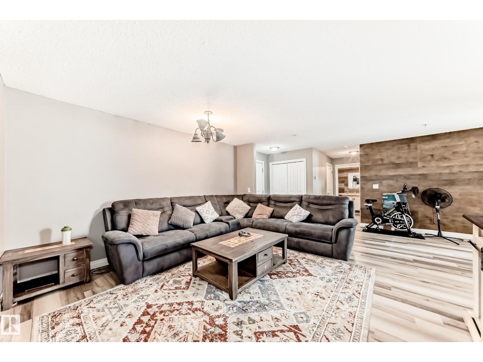 #102 16221 95 ST NW, Edmonton