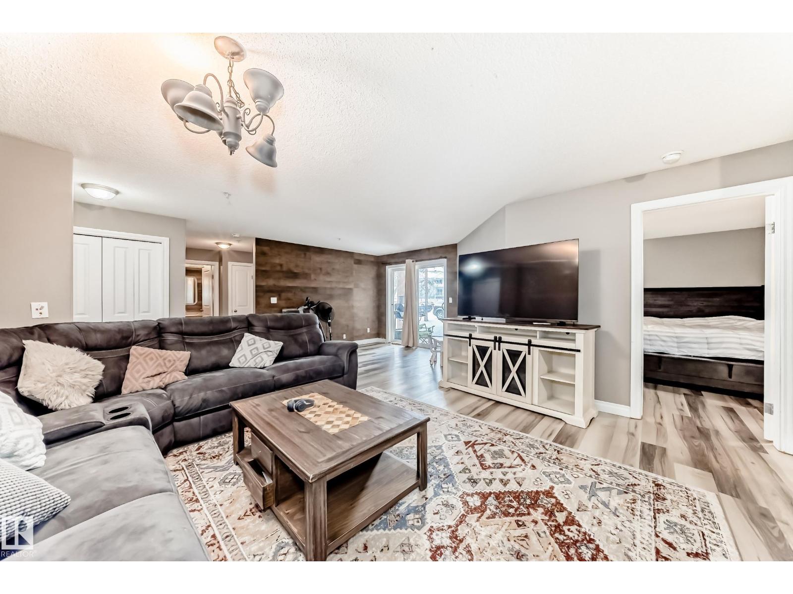 #102 16221 95 ST NW, Edmonton