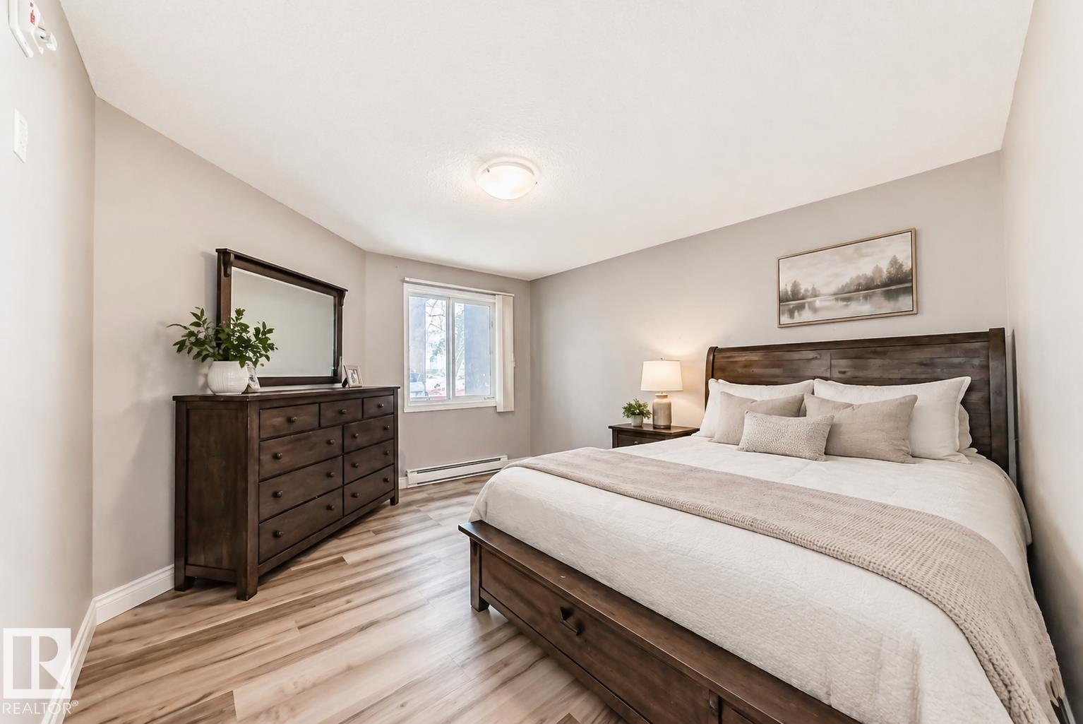 #102 16221 95 ST NW, Edmonton