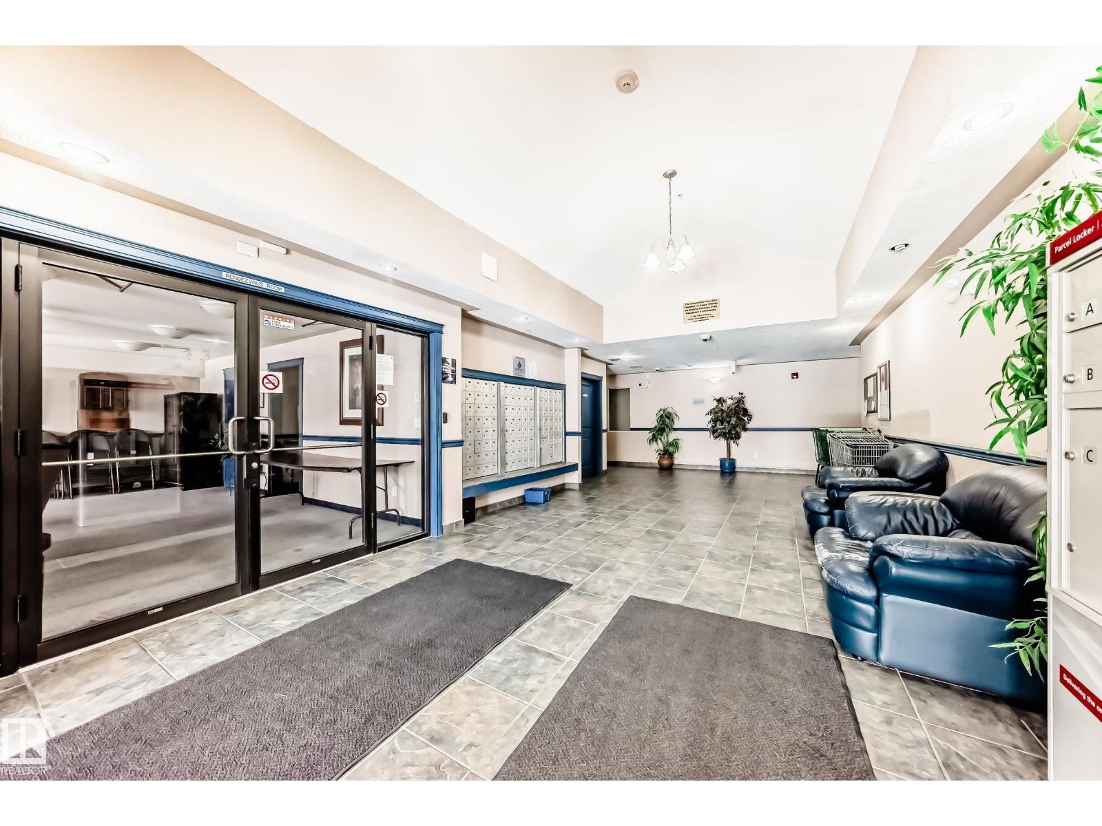 #102 16221 95 ST NW, Edmonton