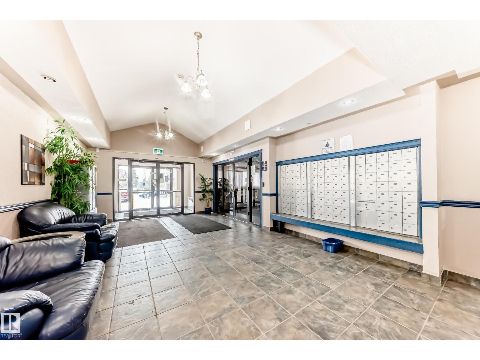 #102 16221 95 ST NW, Edmonton