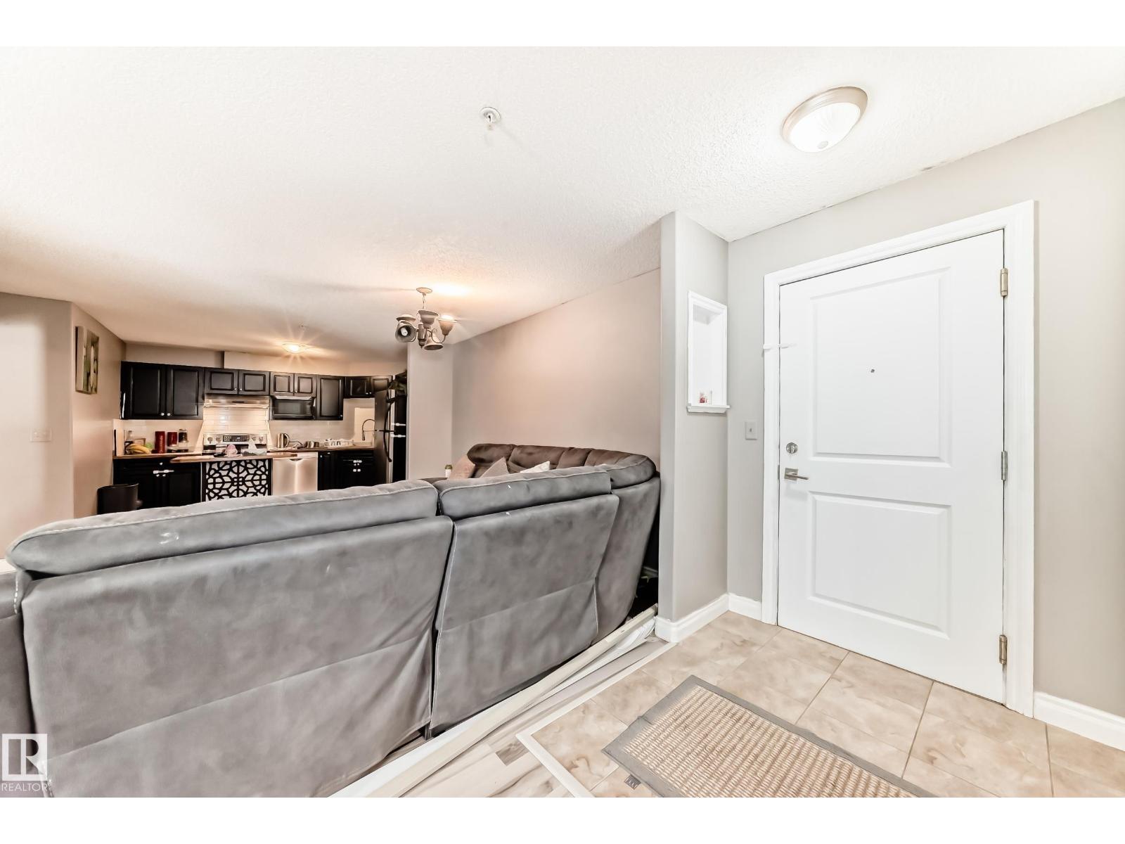 #102 16221 95 ST NW, Edmonton