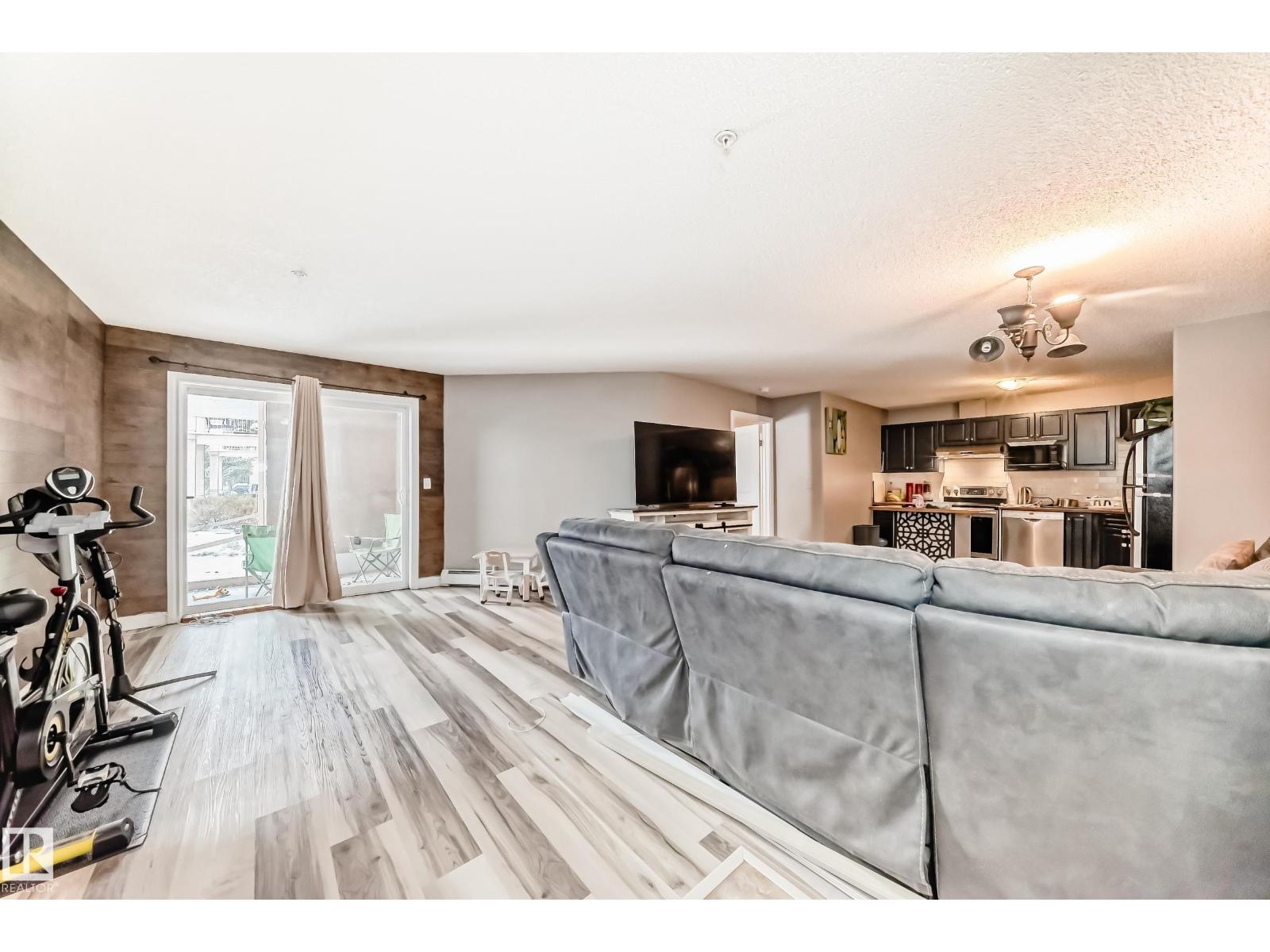 #102 16221 95 ST NW, Edmonton