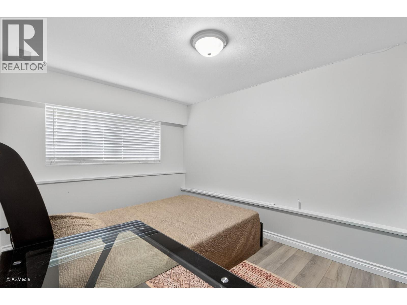 House in Maple Ridge - Image 24