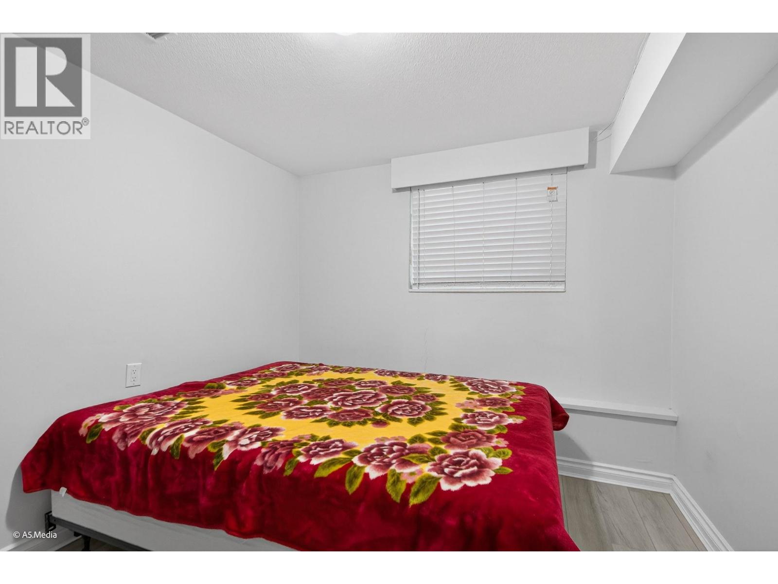 House in Maple Ridge - Image 32