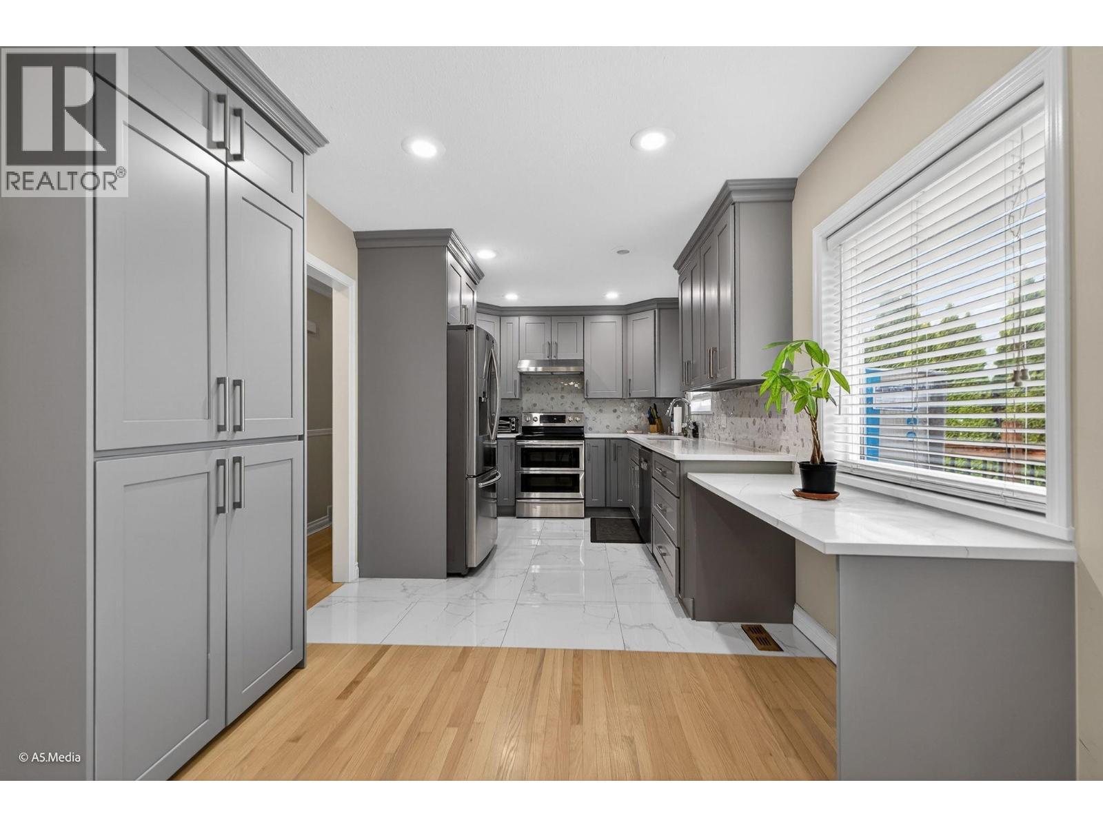 House in Maple Ridge - Image 14