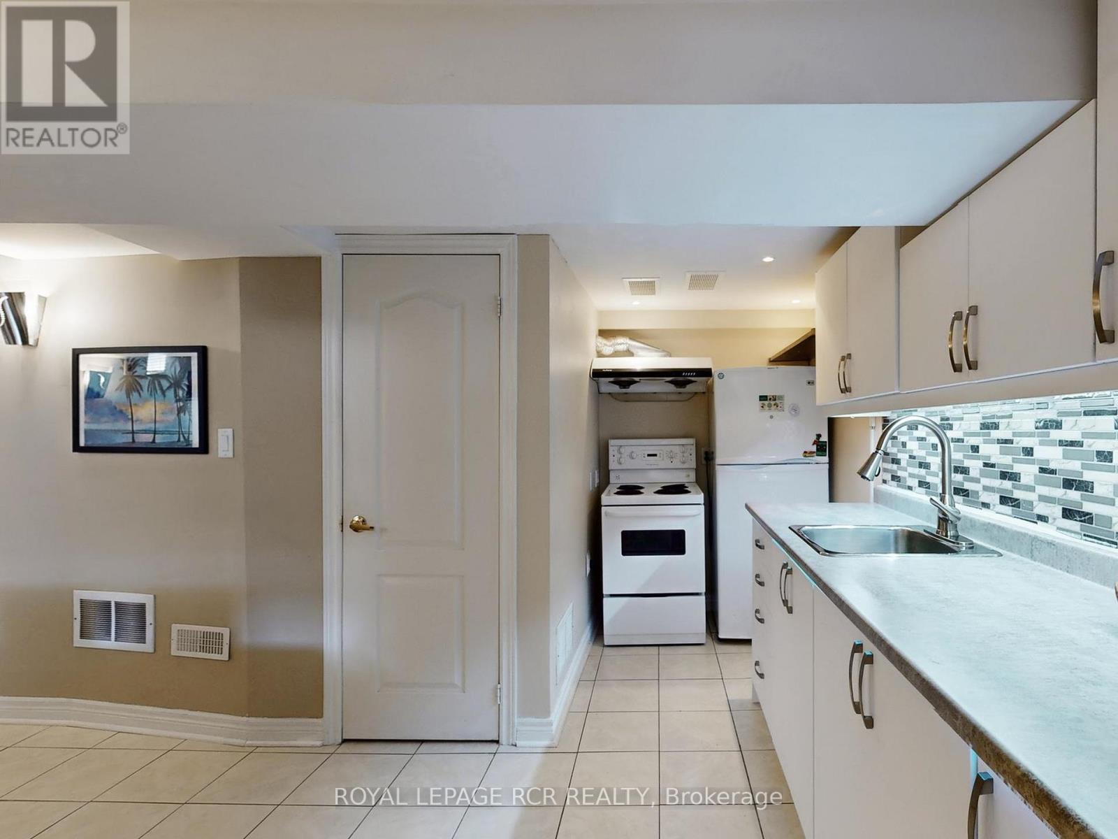 28 WAKELY BOULEVARD - 29