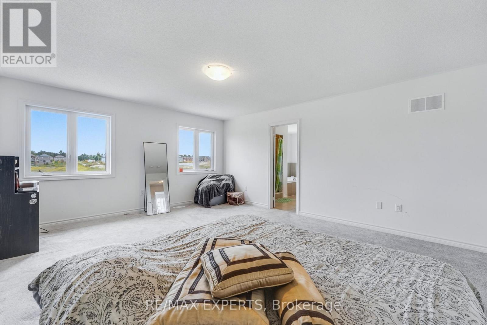 360 RUSSELL STREET - 19