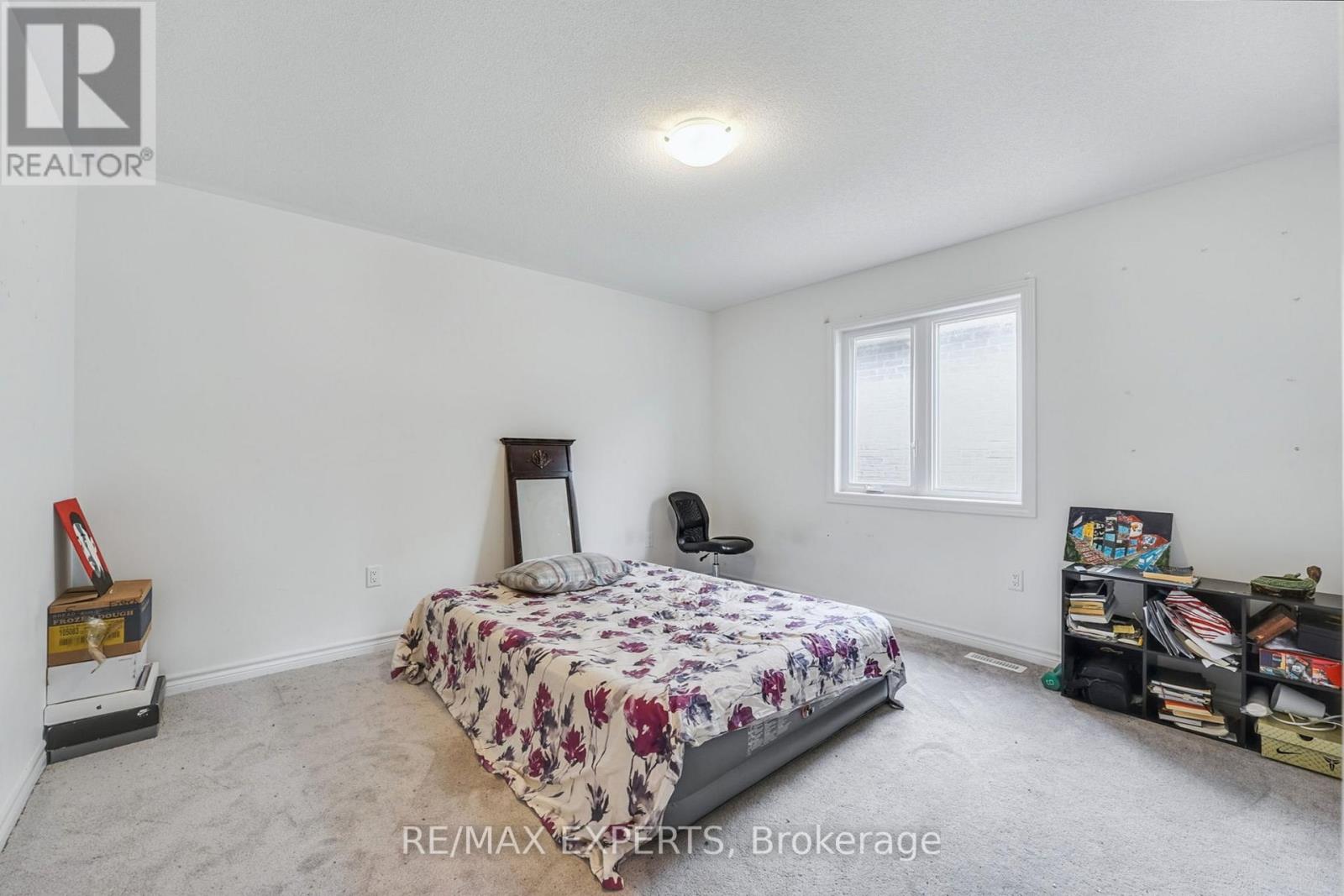 360 RUSSELL STREET - 23