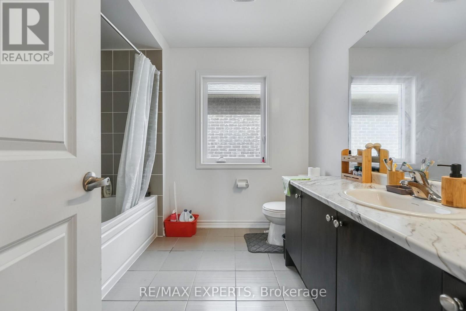 360 RUSSELL STREET - 26