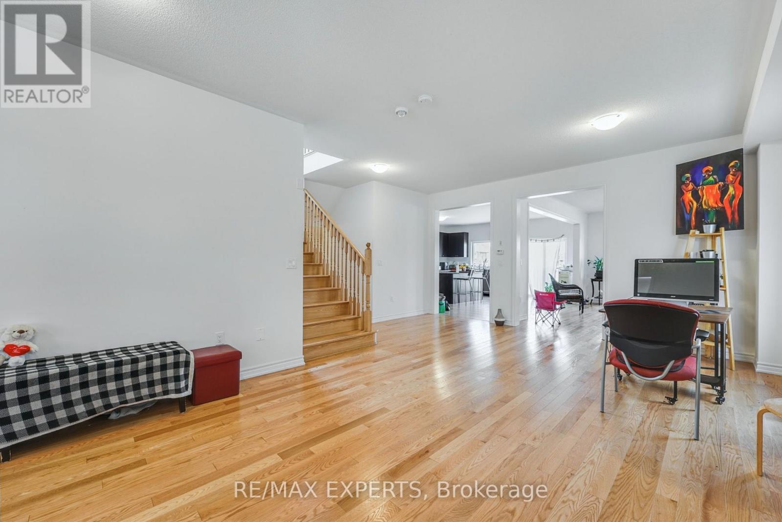 360 RUSSELL STREET - 7