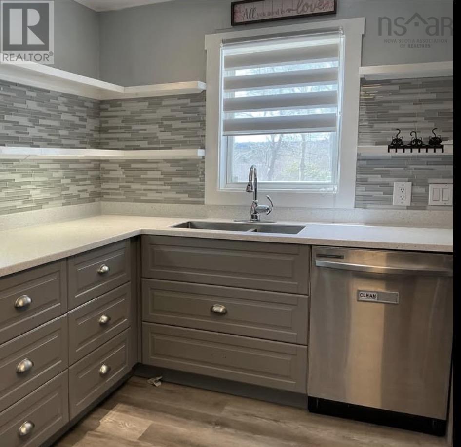 Property 10 of 31 of 492 Highway 8