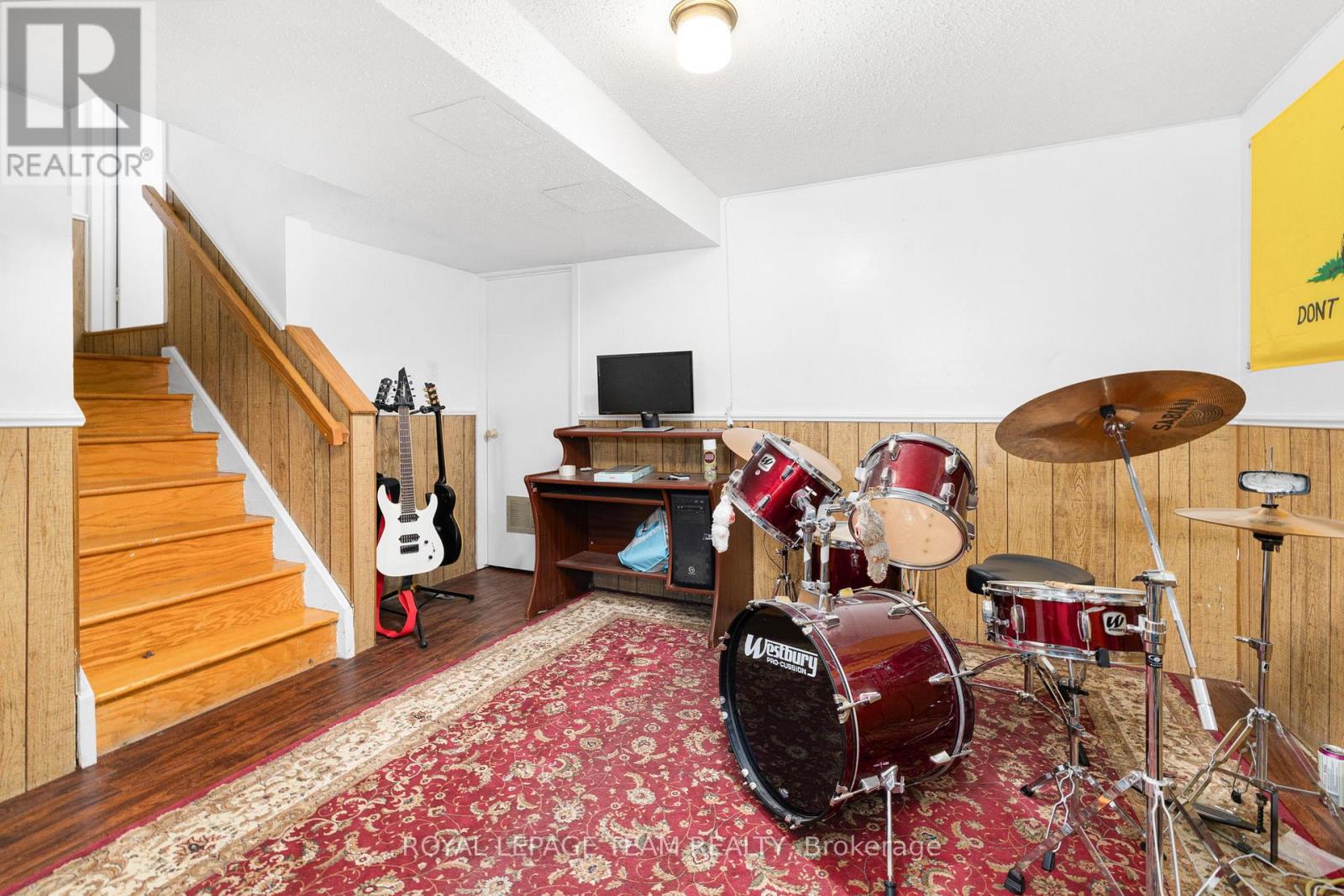 #E 10 MILLRISE LANE - 18