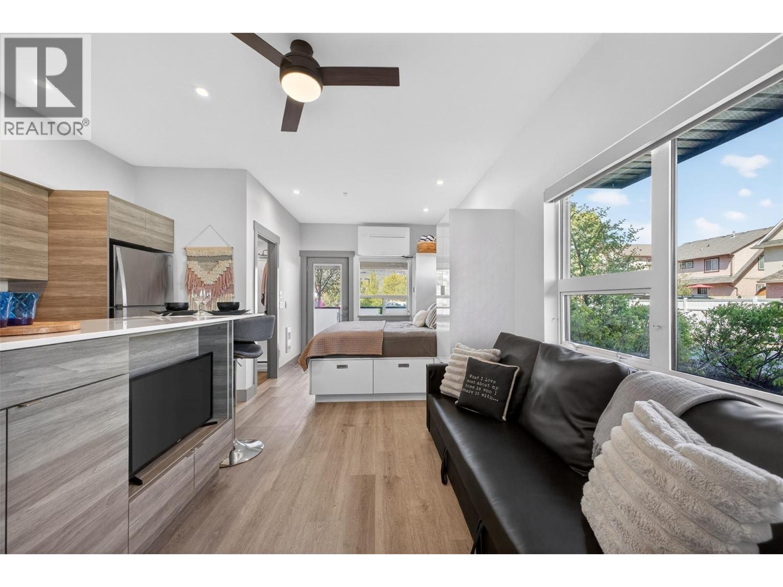 #114 2555 Lakeshore Road - 1