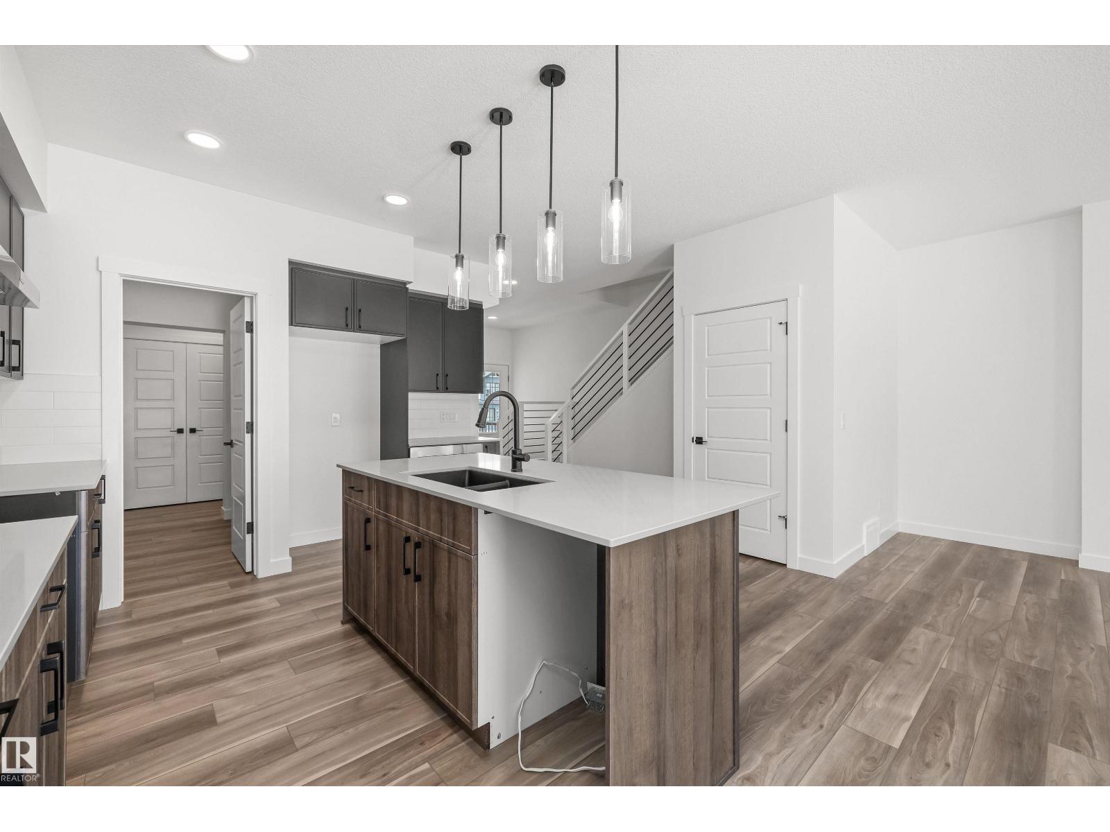 141 Ficus WY — photo 12