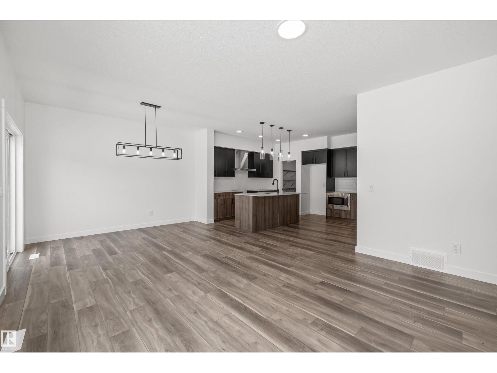 141 Ficus WY — photo 19