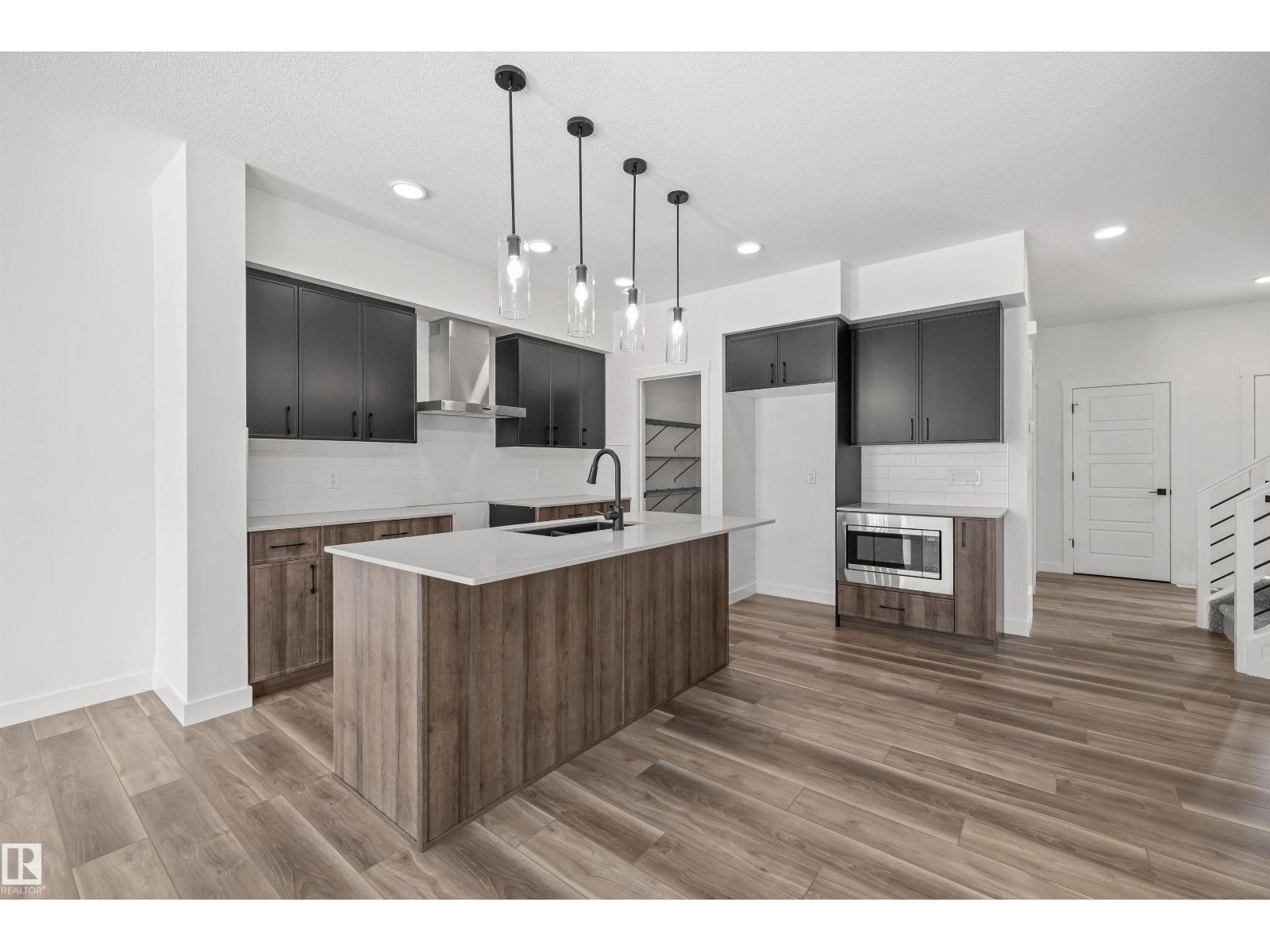 141 Ficus WY — photo 10