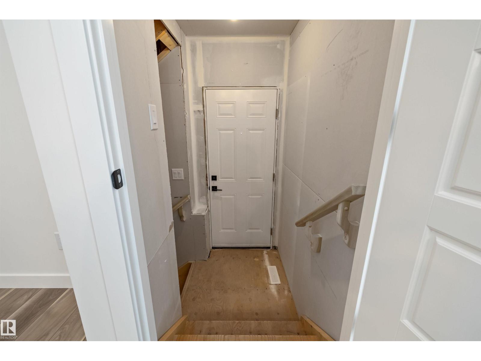 141 Ficus WY — photo 40