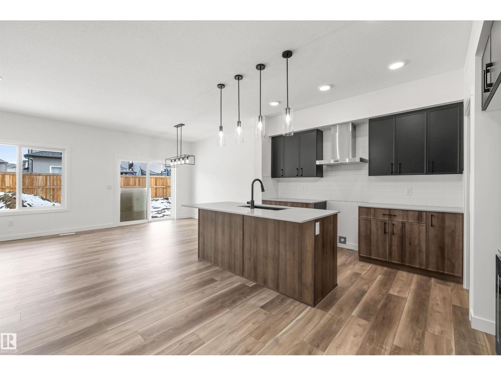 141 Ficus WY — photo 9