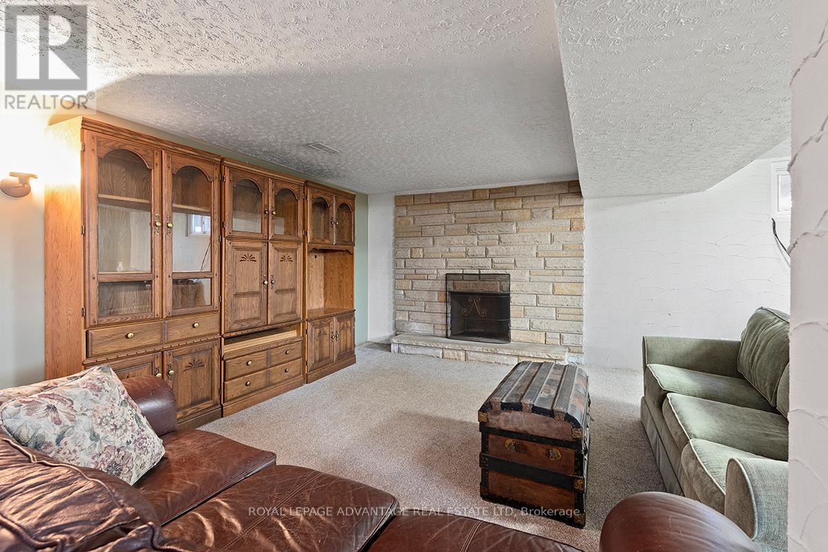 10 ROBERT ROAD - 36
