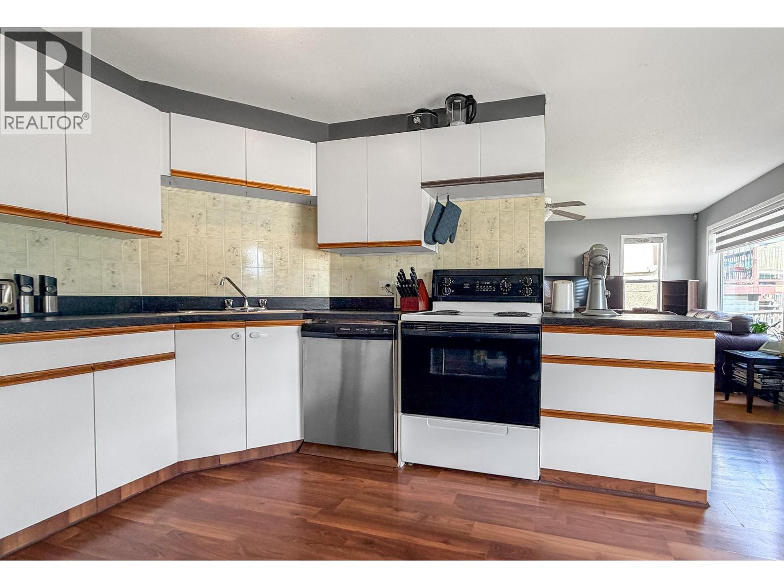 129 9th Avenue S - 5