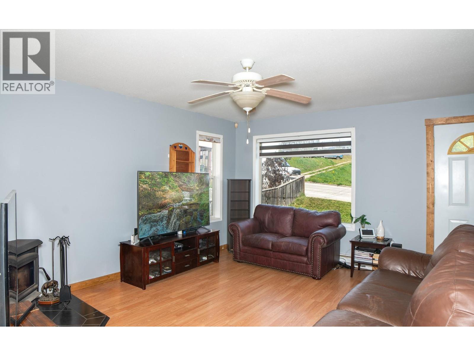 129 9th Avenue S - 9