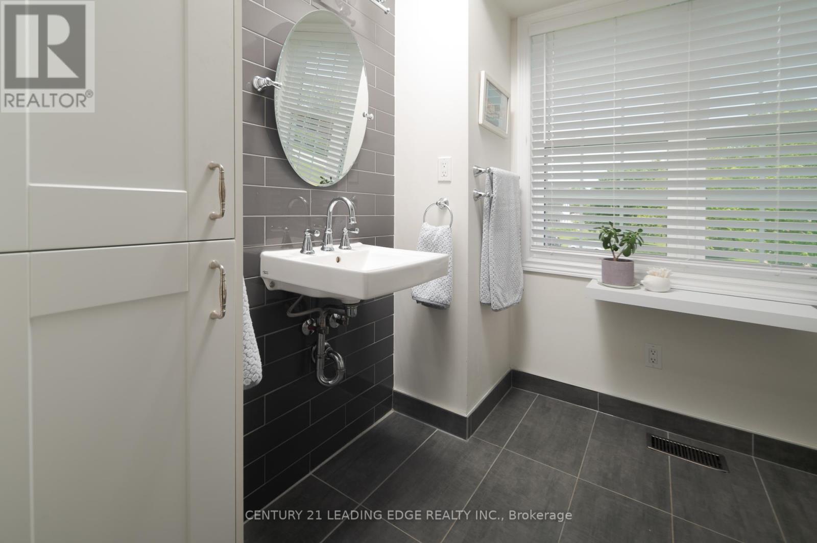 5048 WILLIAM STREET - 32