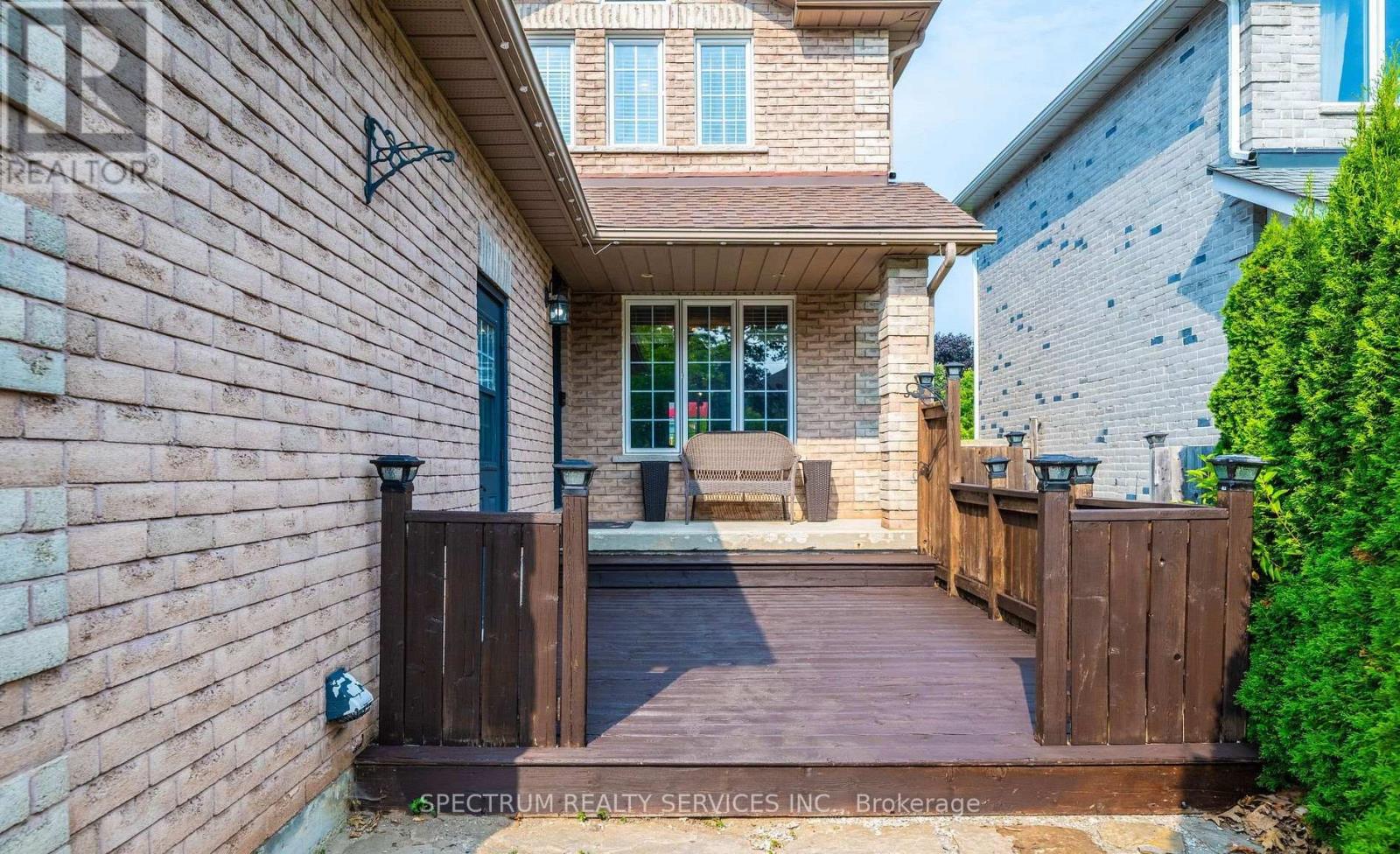 54 NORTHVIEW CRESCENT - 2