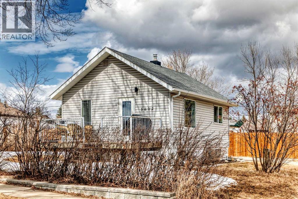5602 51 Avenue, Lacombe