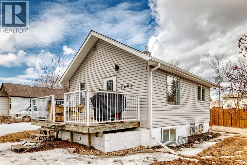 5602 51 Avenue, Lacombe