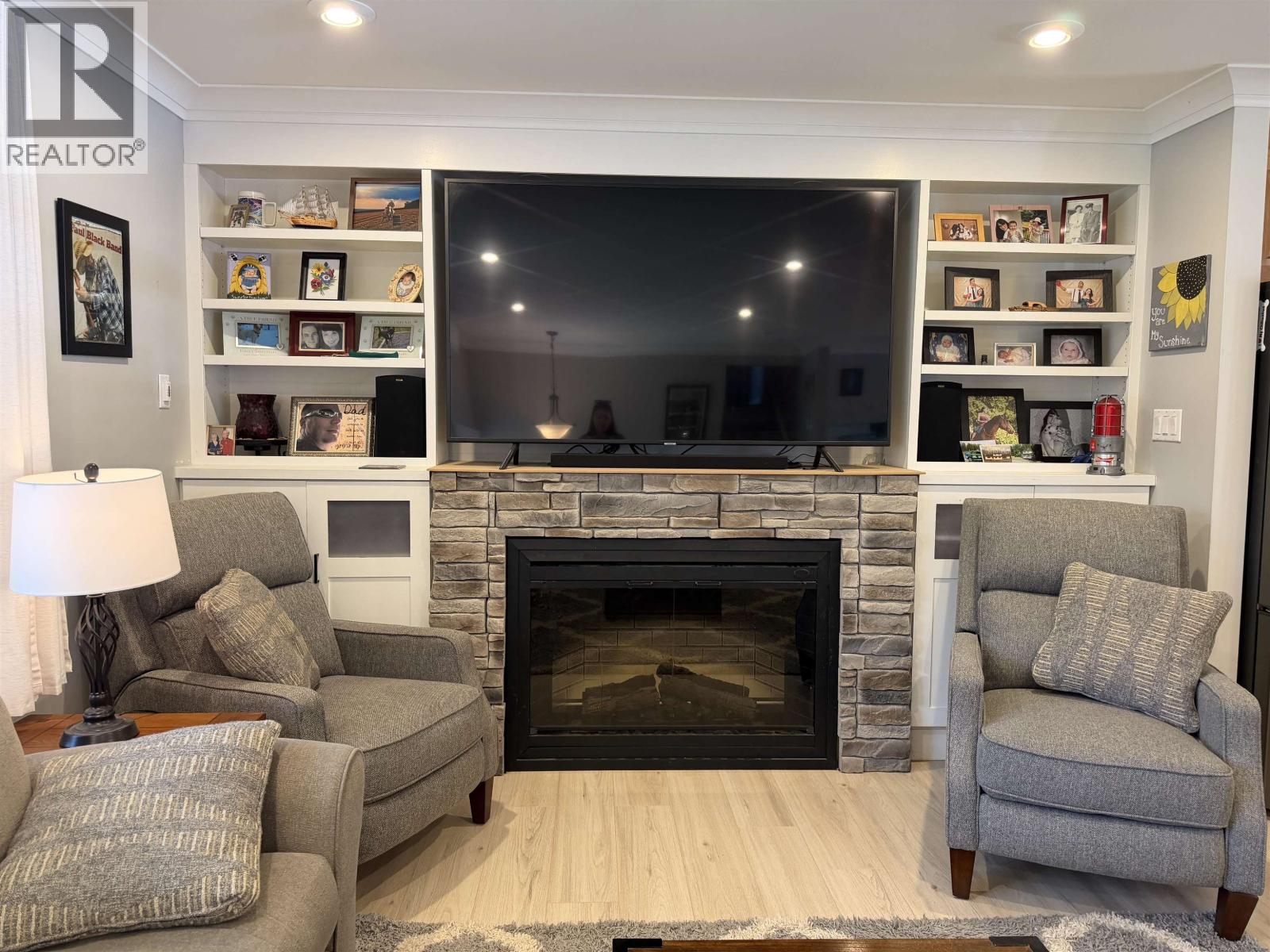 2090 CHURCHILL DRIVE, Terrace
