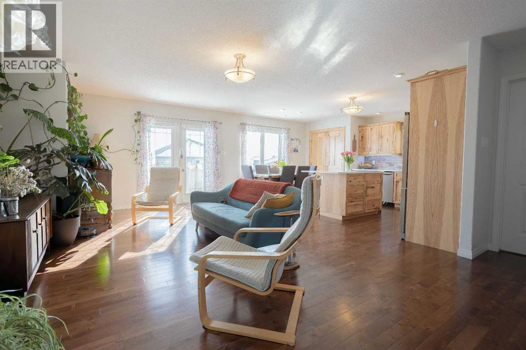 2413 7 Avenue - photo 2