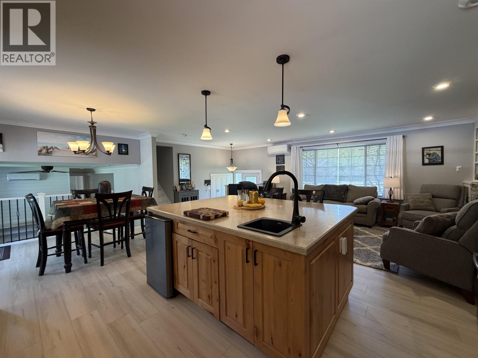 2090 CHURCHILL DRIVE, Terrace