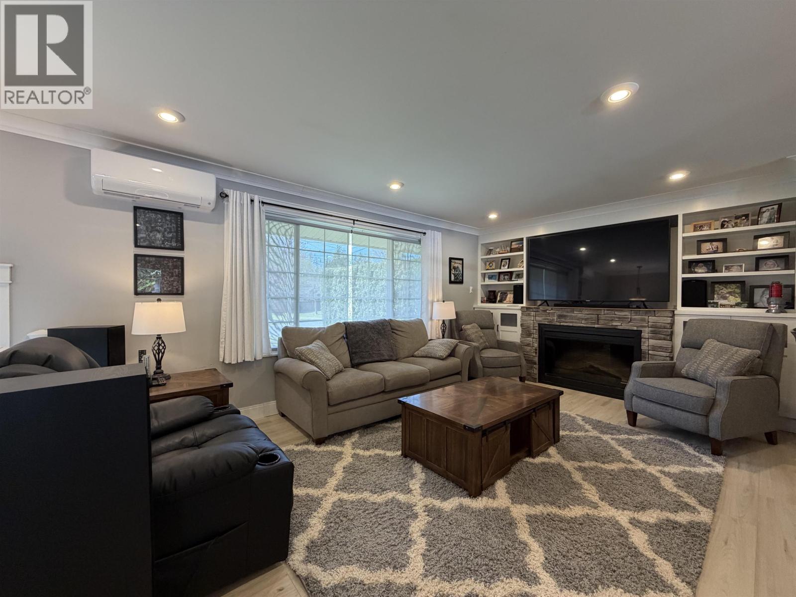2090 CHURCHILL DRIVE, Terrace
