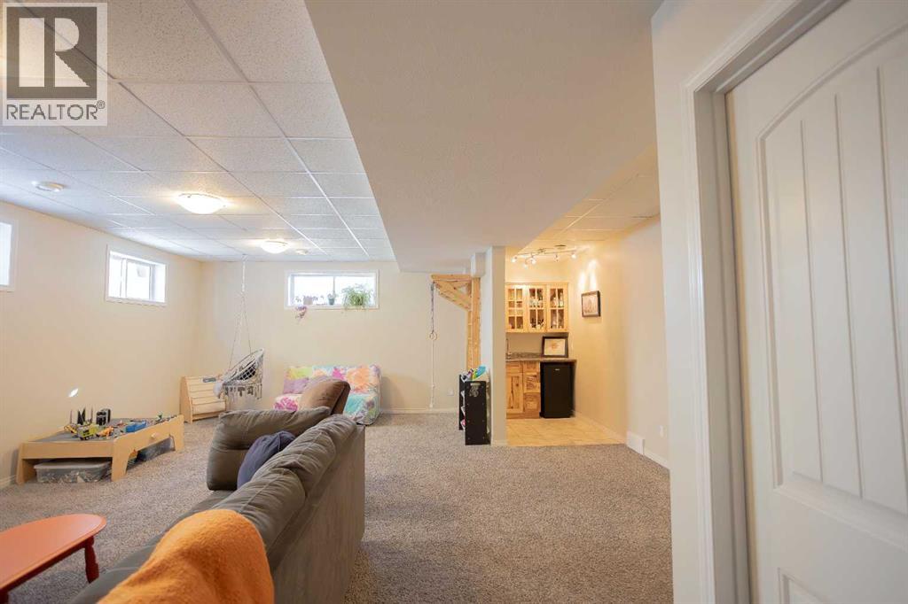 2413 7 Avenue — photo 36