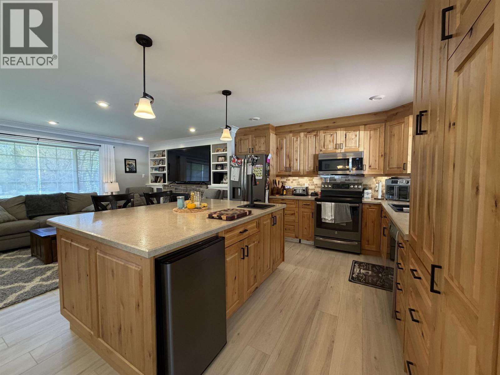 2090 CHURCHILL DRIVE, Terrace