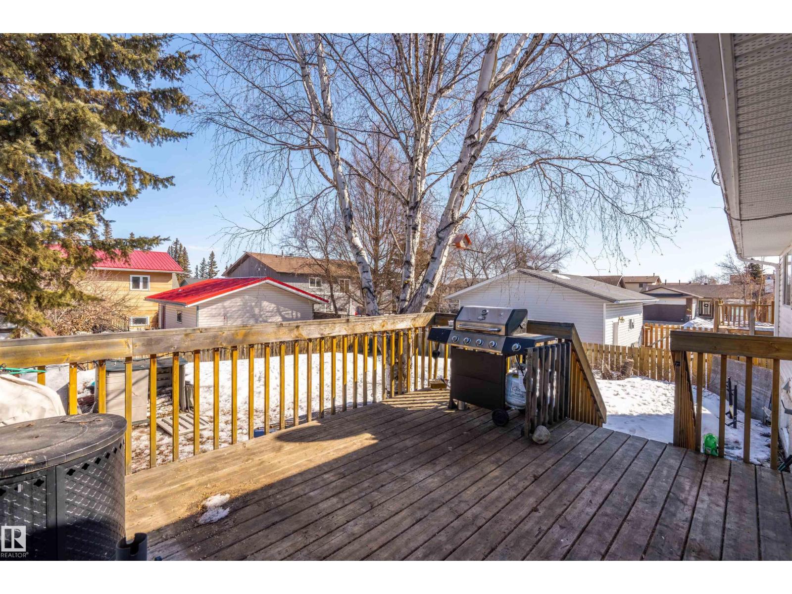 4 BRUYER CR — photo 22
