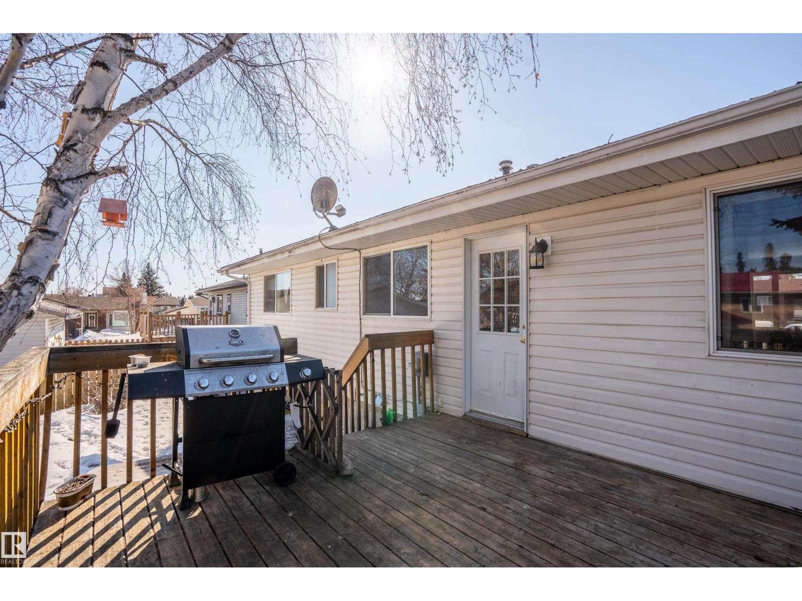 4 BRUYER CR — photo 23