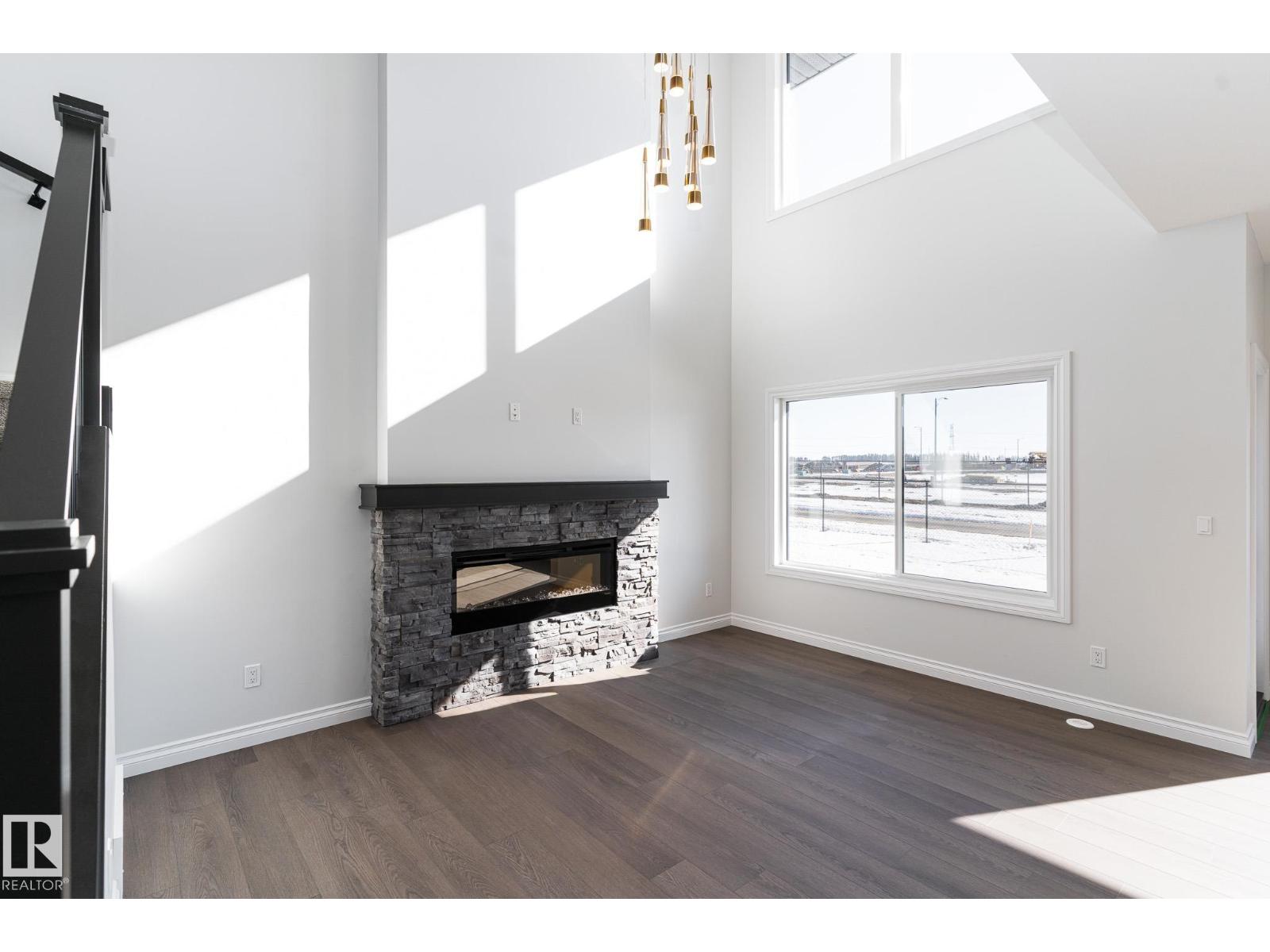 911 18 AV NW, Edmonton