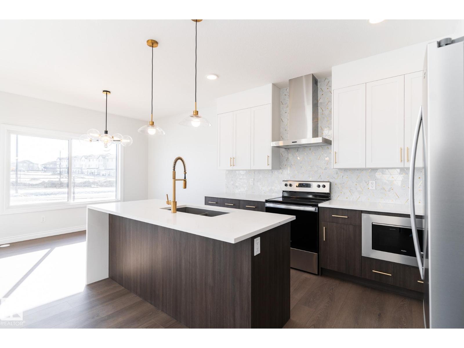 911 18 AV NW, Edmonton