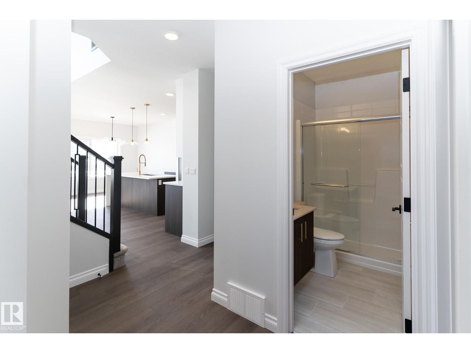 911 18 AV NW, Edmonton